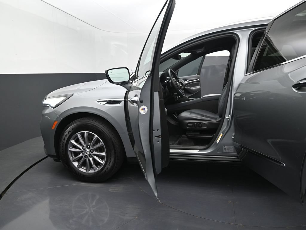 Used 2023 Buick Enclave Essence AWD/4WD image 13