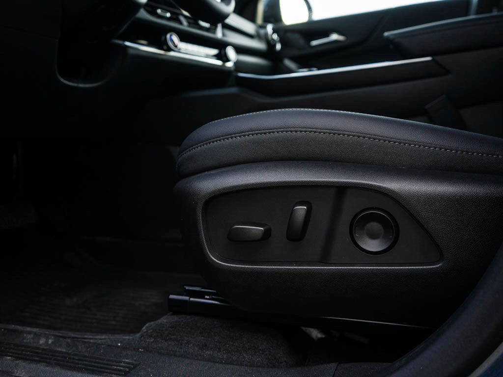 New 2026 Chevrolet Equinox LT w/ Convenience Package II AWD/4WD image 18