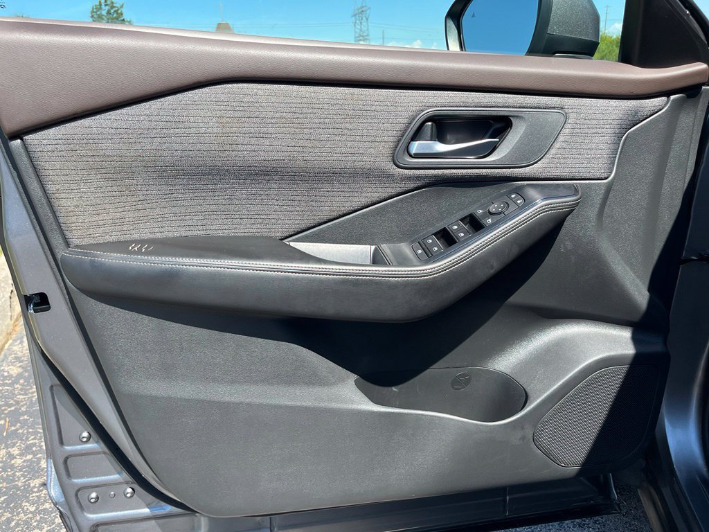 Used 2022 Nissan Rogue SV FWD image 14