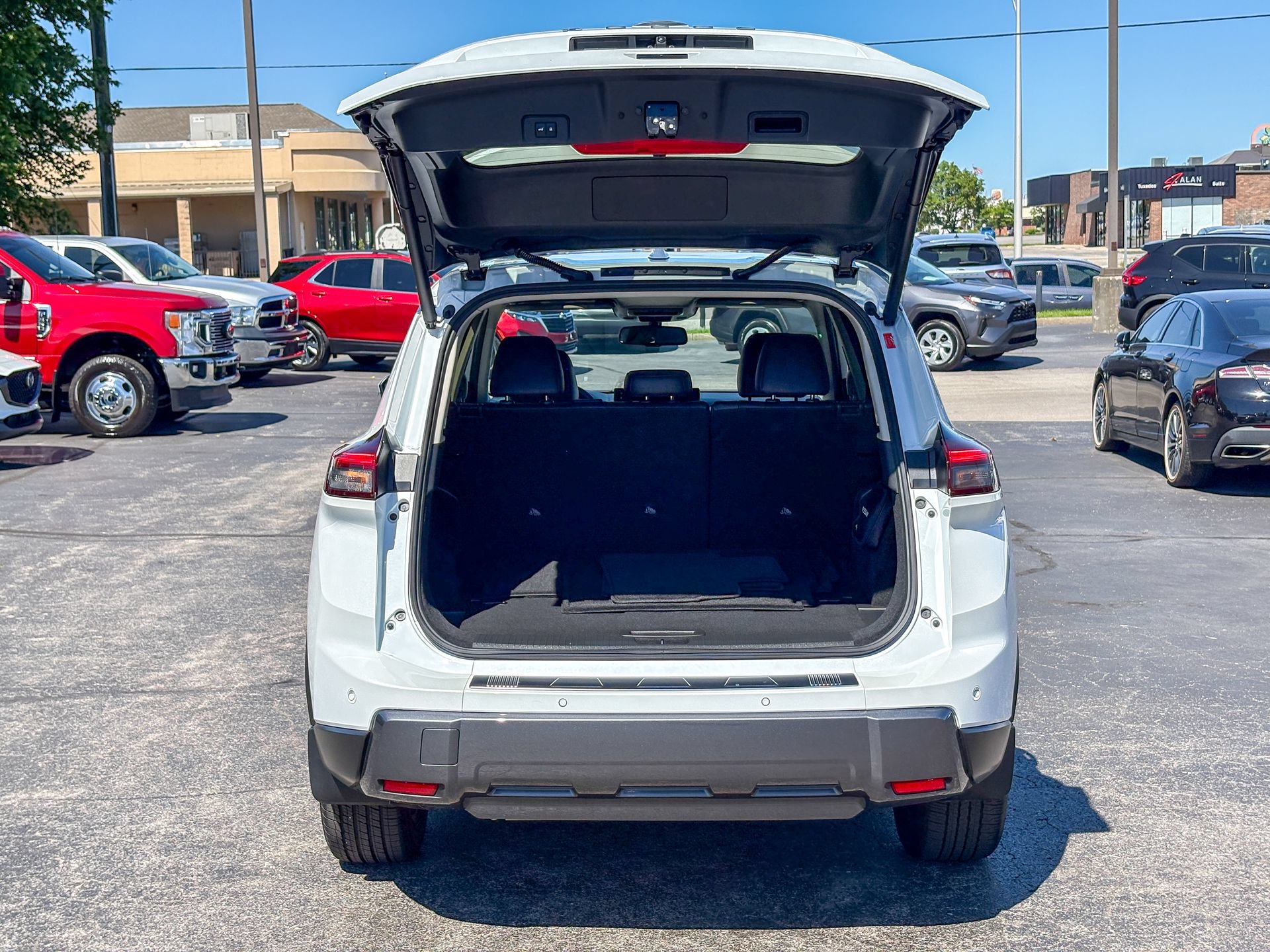 Used 2025 Nissan Rogue SL w/ SL Premium Package FWD image 38