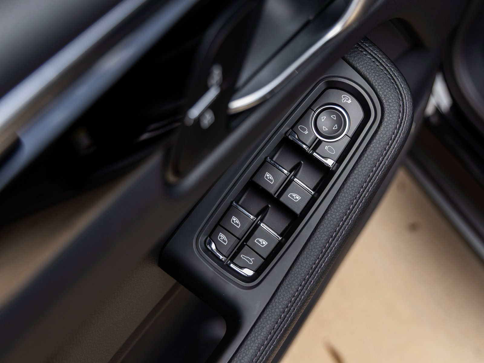 Used 2025 Porsche Macan image 21