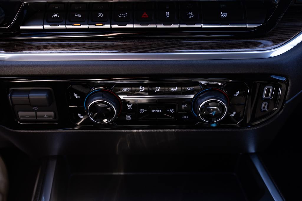Used 2025 Chevrolet Silverado 1500 LT Trail Boss w/ Convenience Package II AWD/4WD image 16