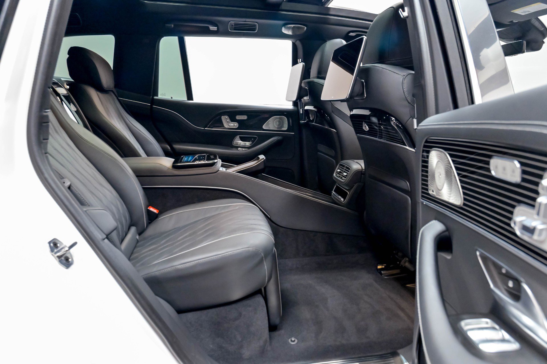 Used 2024 Mercedes-Benz Maybach GLS 600 4MATIC image 29