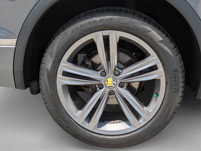 Used 2021 Volkswagen Tiguan SEL Premium R-Line AWD/4WD image 25