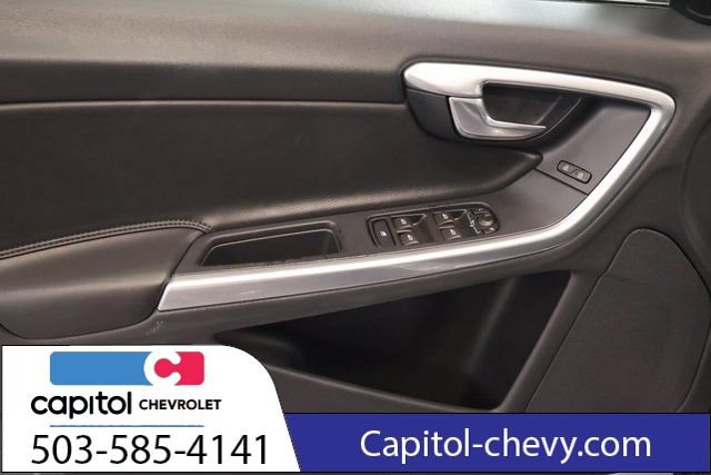 Used 2017 Volvo V60 T5 Premier w/ Convenience Package FWD image 9