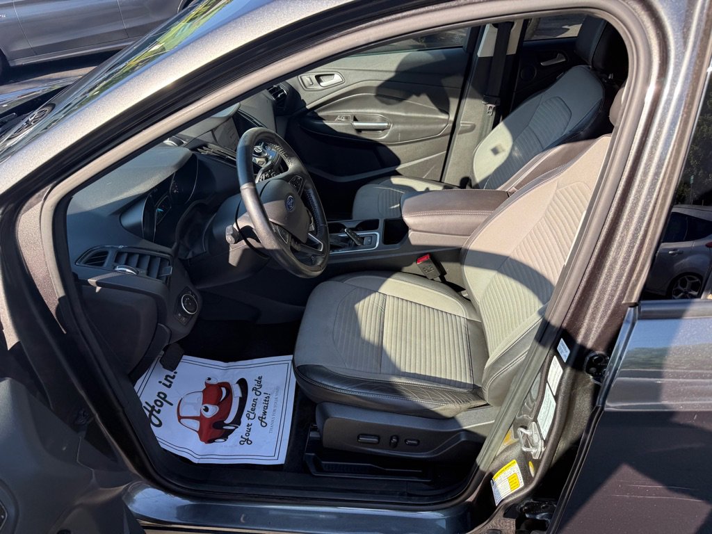 Used 2017 Ford Escape Titanium image 43