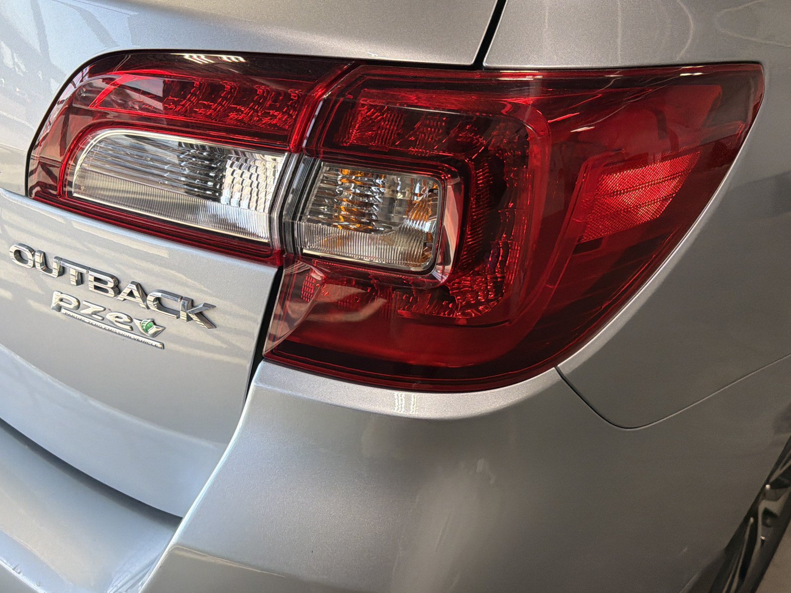 Used 2016 Subaru Outback 2.5i Limited AWD/4WD image 17