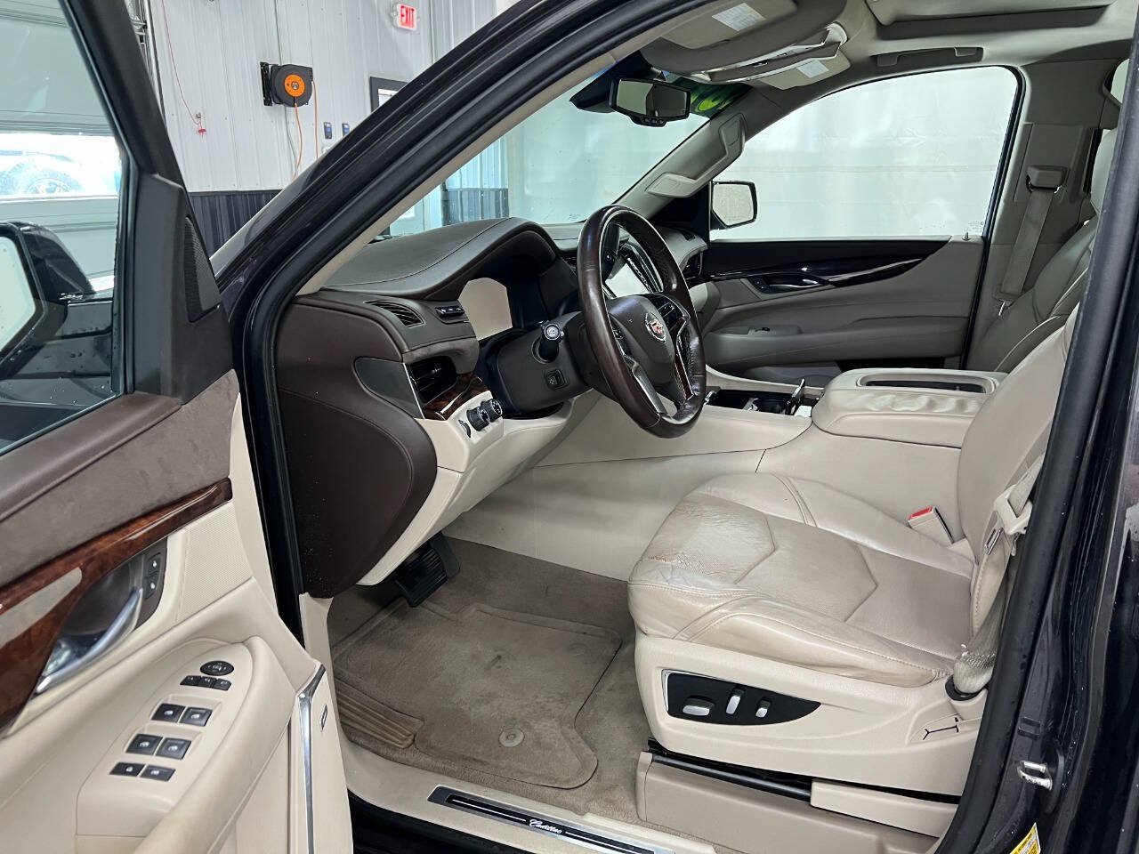 Used 2015 Cadillac Escalade ESV Premium AWD/4WD image 7