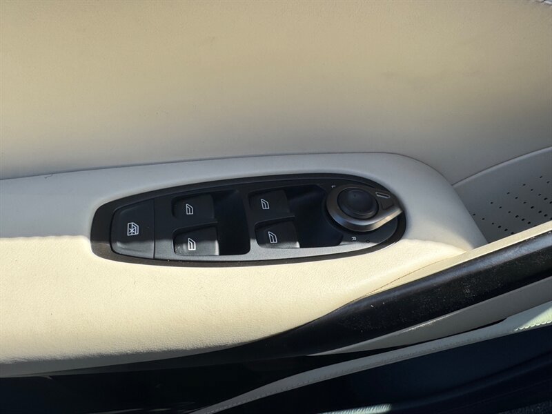 Used 2022 Aston Martin DBX AWD/4WD image 28