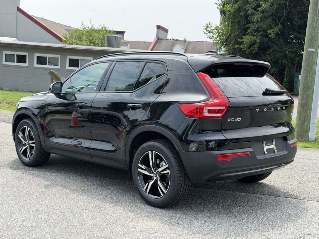 New 2026 Volvo XC40 B4 Core w/ Protection Package FWD image 21