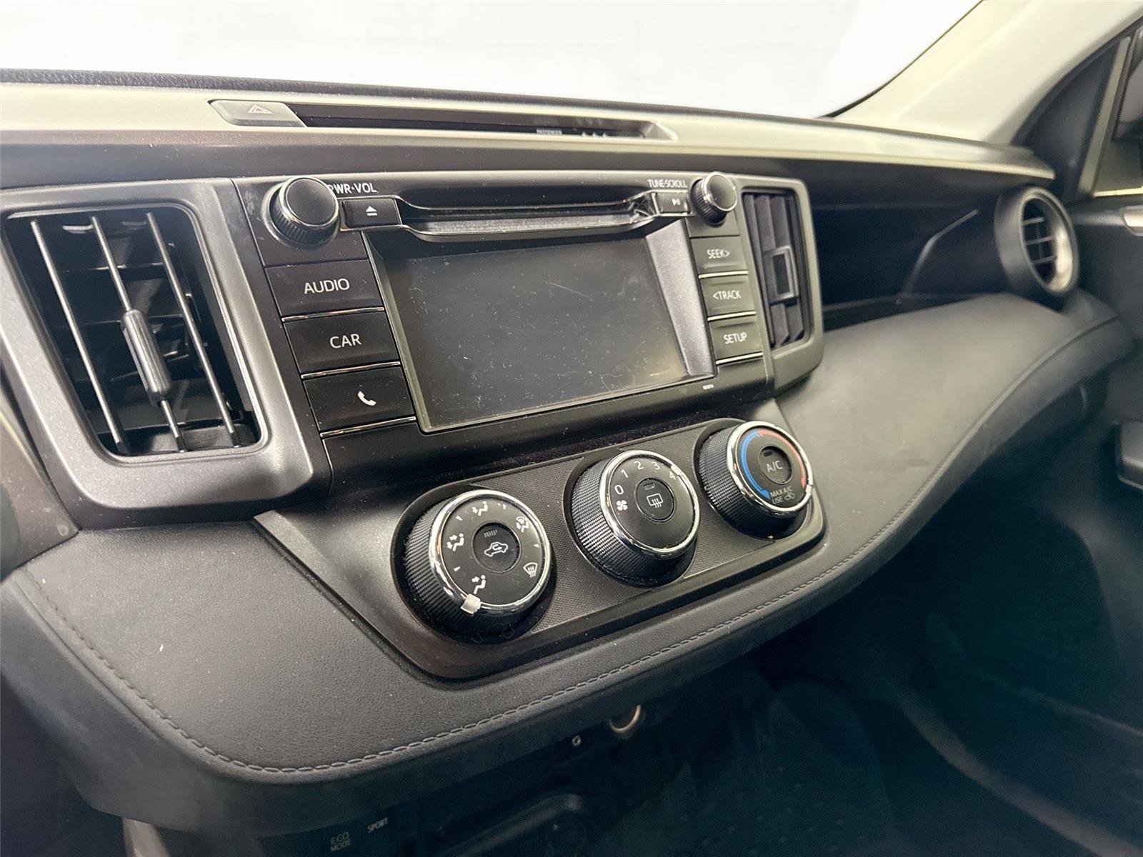 Used 2018 Toyota RAV4 LE image 12