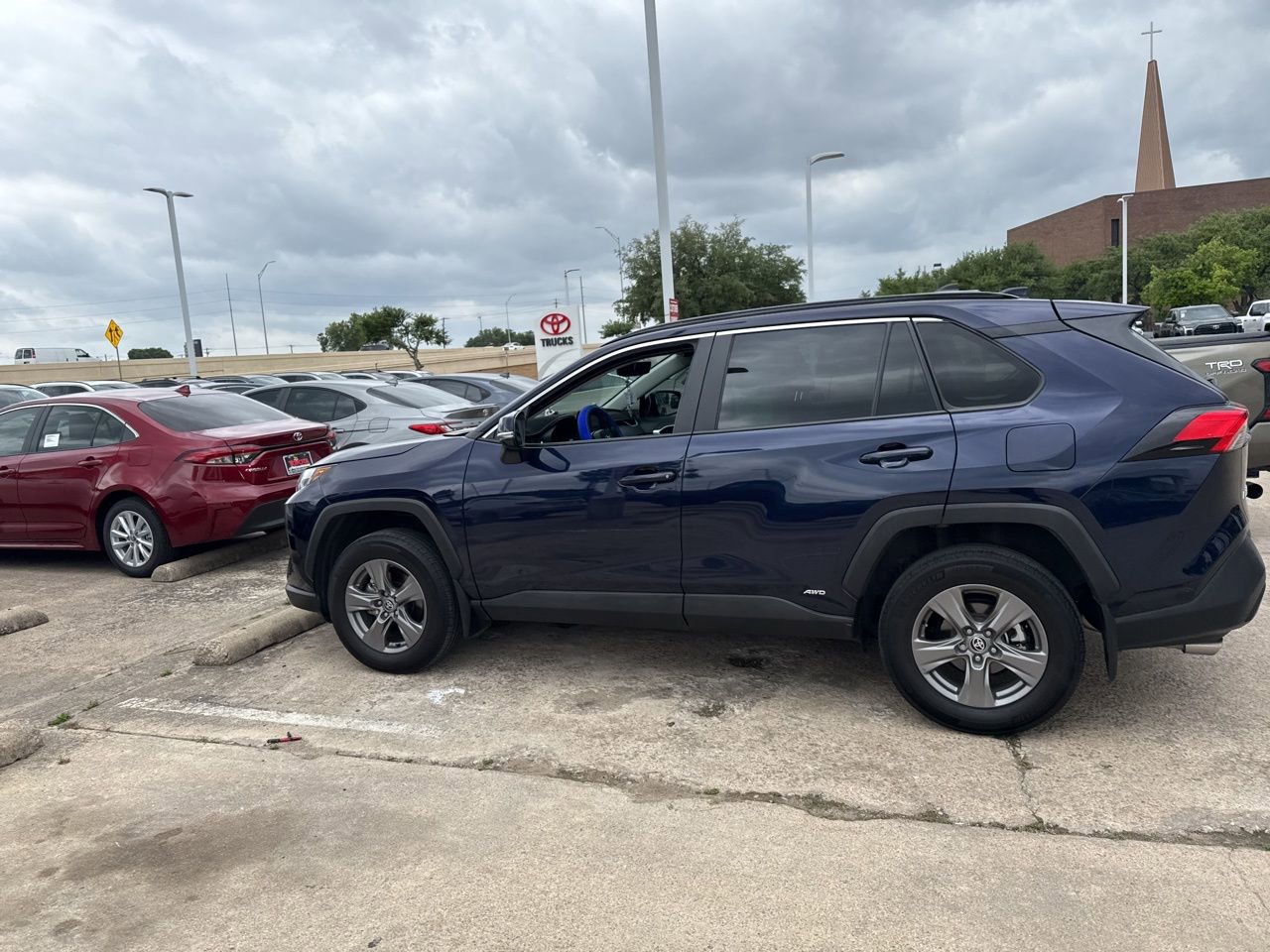 Used 2024 Toyota RAV4 XLE w/ Convenience Package AWD/4WD image 4