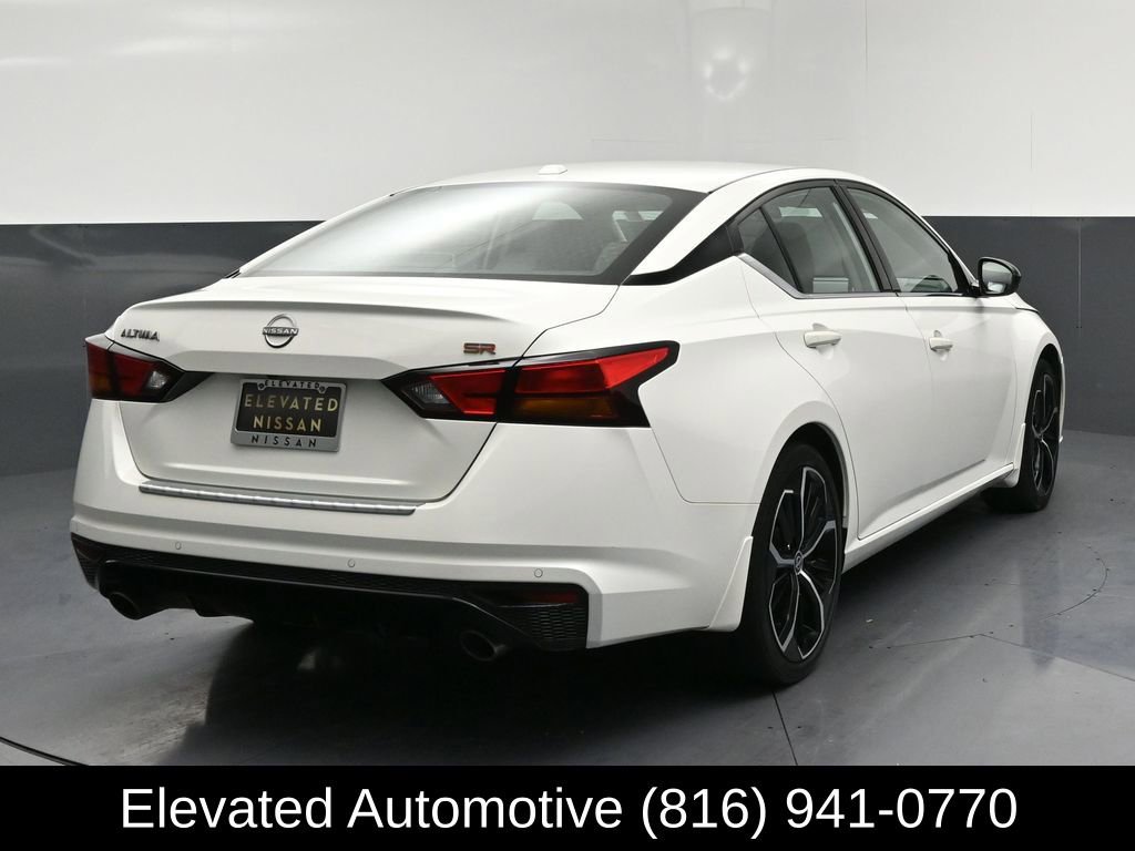 Used 2023 Nissan Altima 2.5 SR w/ SR Premium Package image 4