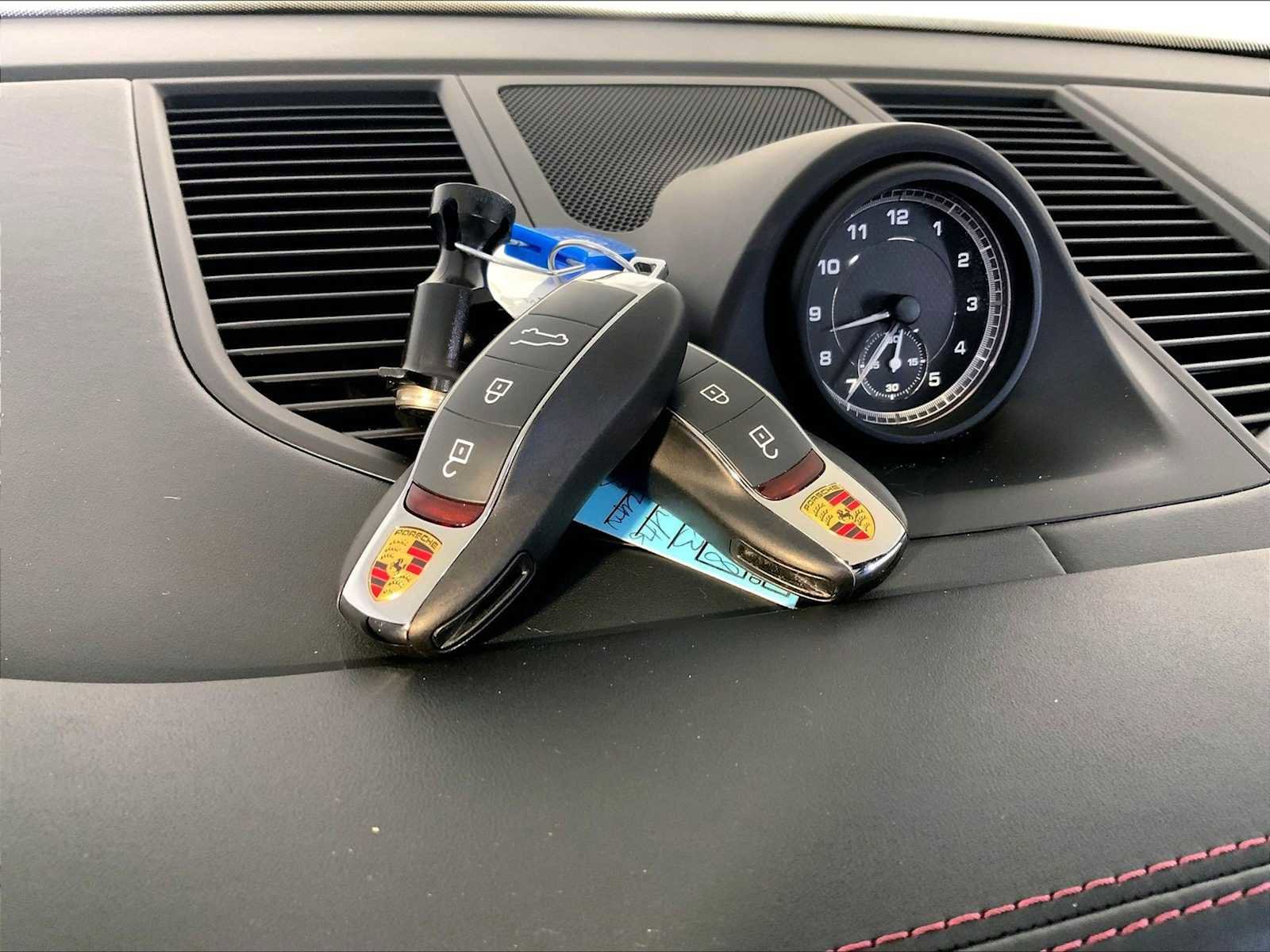 Certified 2023 Porsche Macan S w/ Premium Package Plus image 21