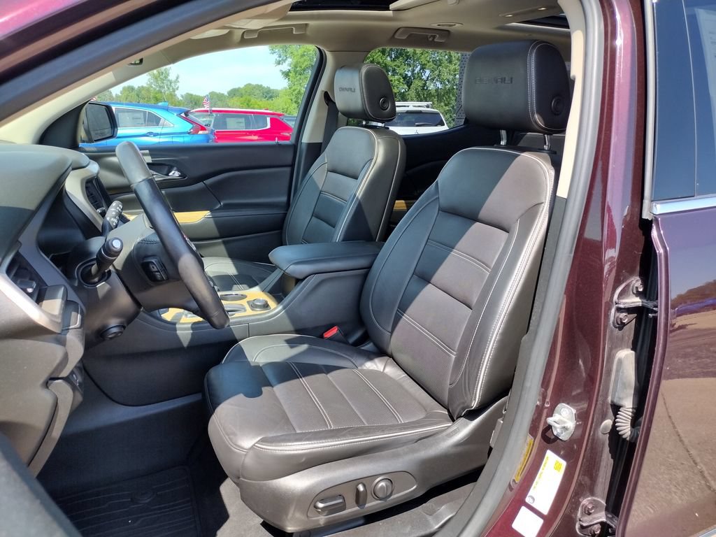 Used 2017 GMC Acadia Denali w/ Technology Package AWD/4WD image 10