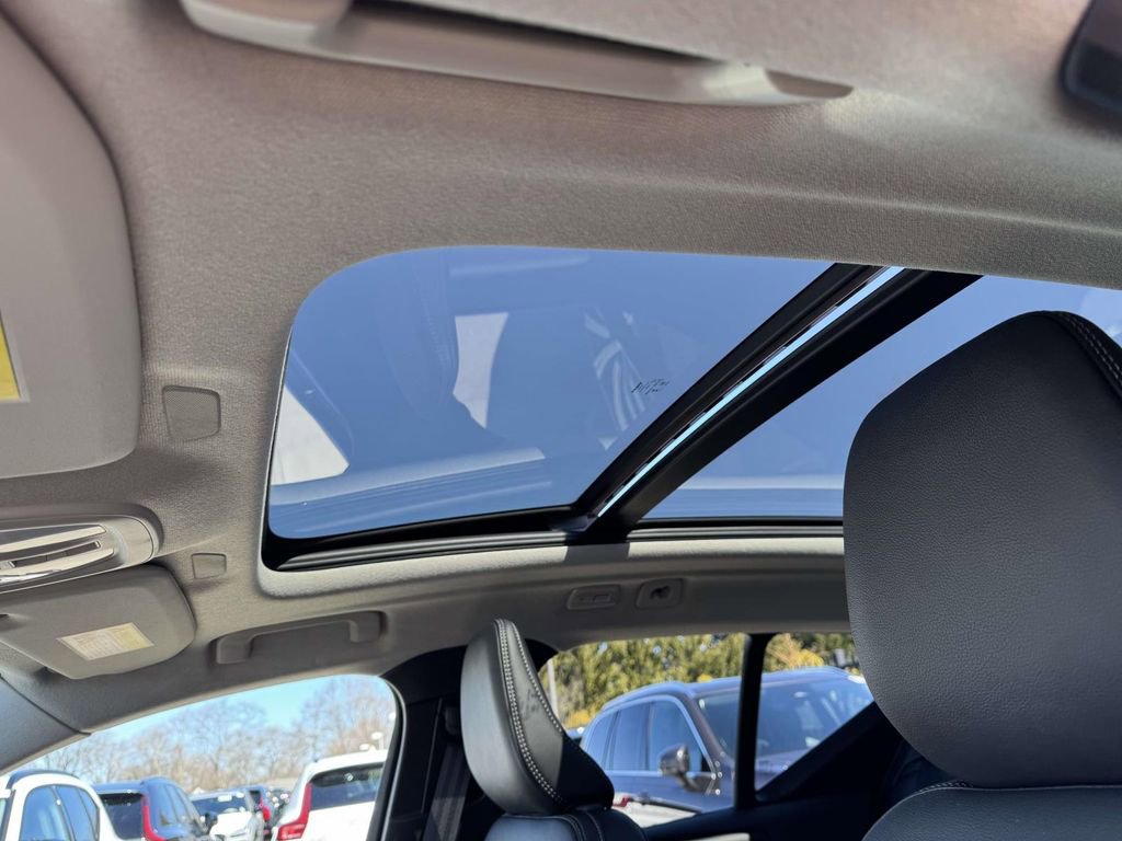 Certified 2026 Volvo XC40 B5 Plus w/ Protection Package Premier image 18