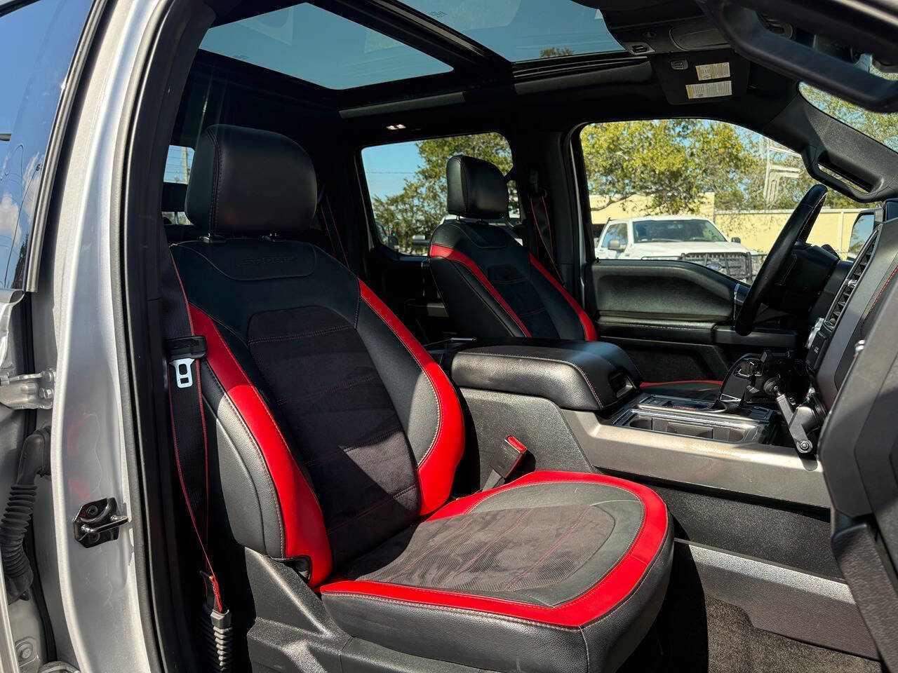 Used 2017 Ford F150 Lariat w/ Equipment Group 502A Luxury image 28