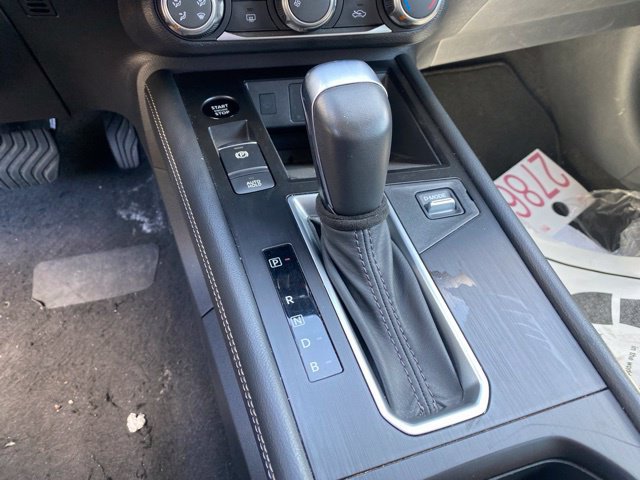 Used 2025 Nissan Kicks SV AWD/4WD image 24