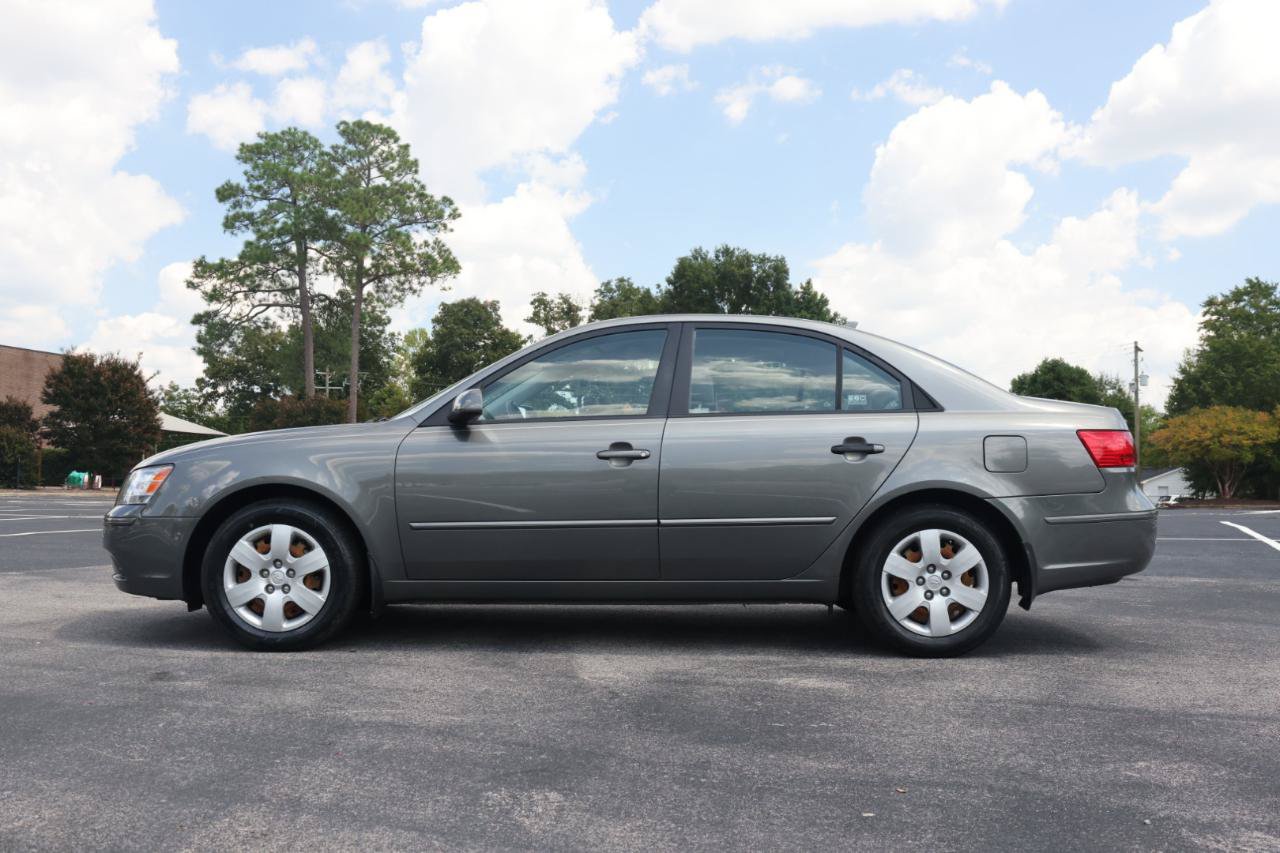 Used 2010 Hyundai Sonata GLS FWD image 2