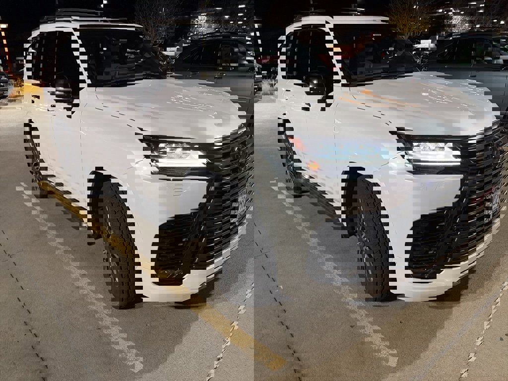 Used 2022 Lexus LX 600 4WD w/ Appearance Package image 2