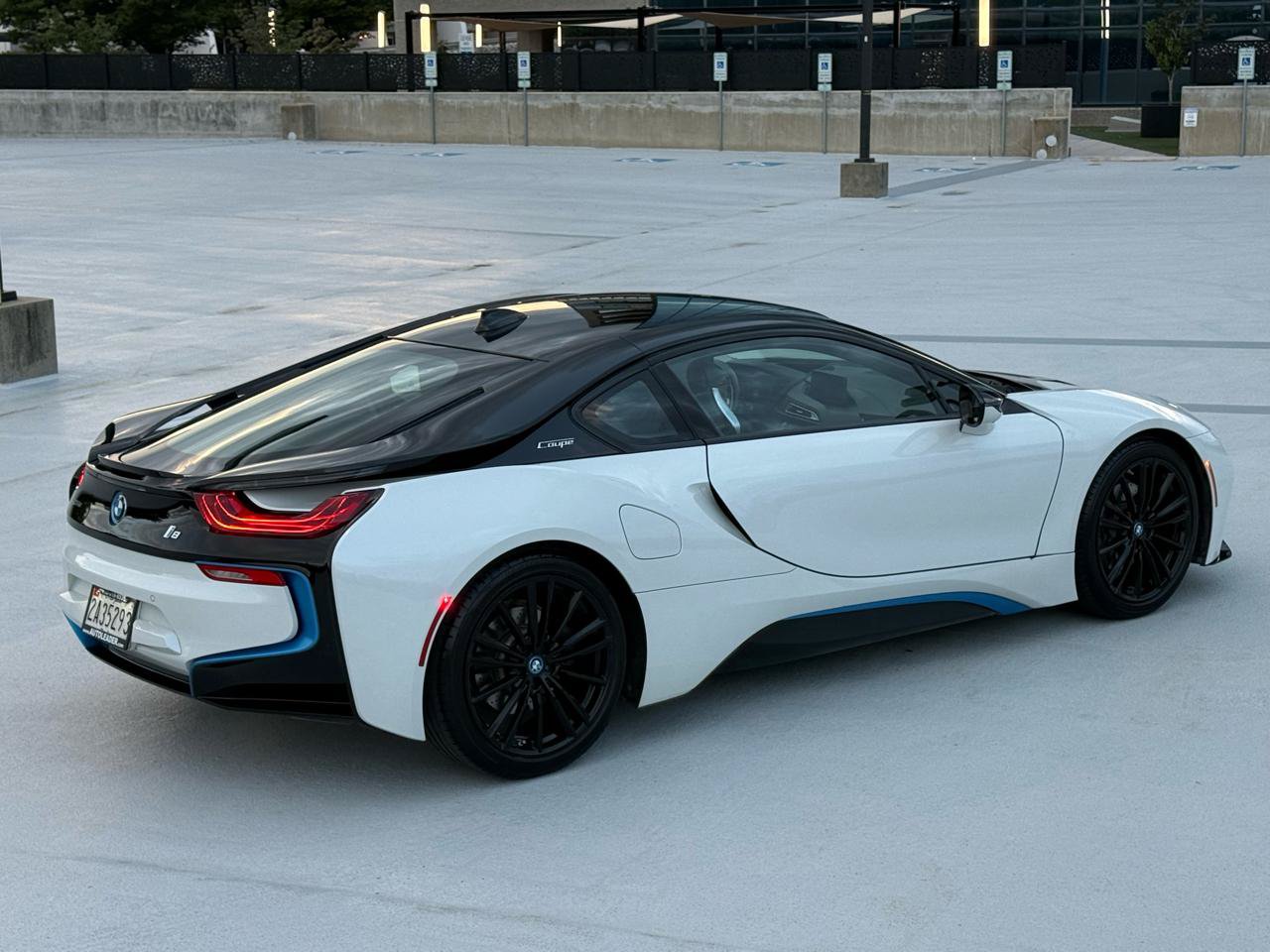 Used 2019 BMW i8 Coupe AWD/4WD image 24