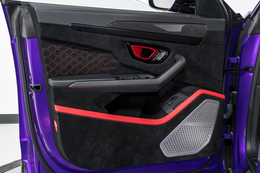 Used 2024 Lamborghini Urus Performante AWD/4WD image 9