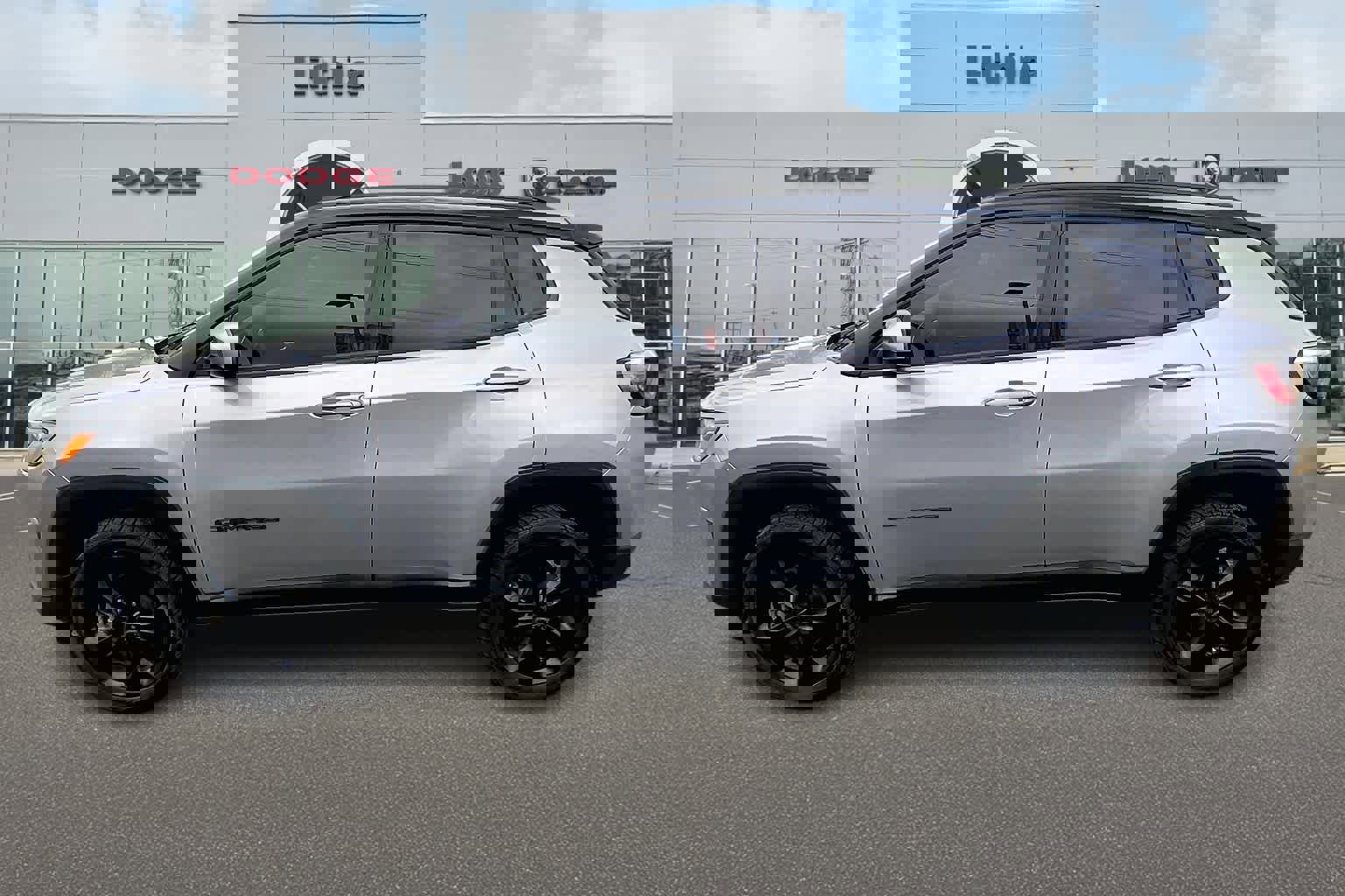 Used 2019 Jeep Compass Altitude image 3