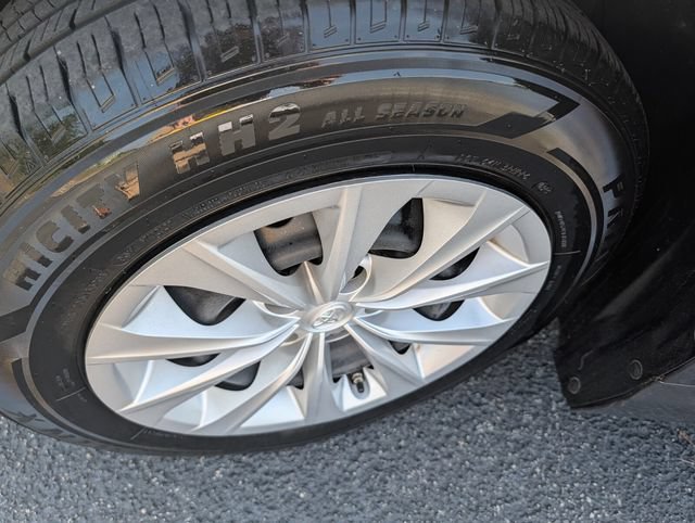Used 2017 Toyota Camry LE FWD image 8