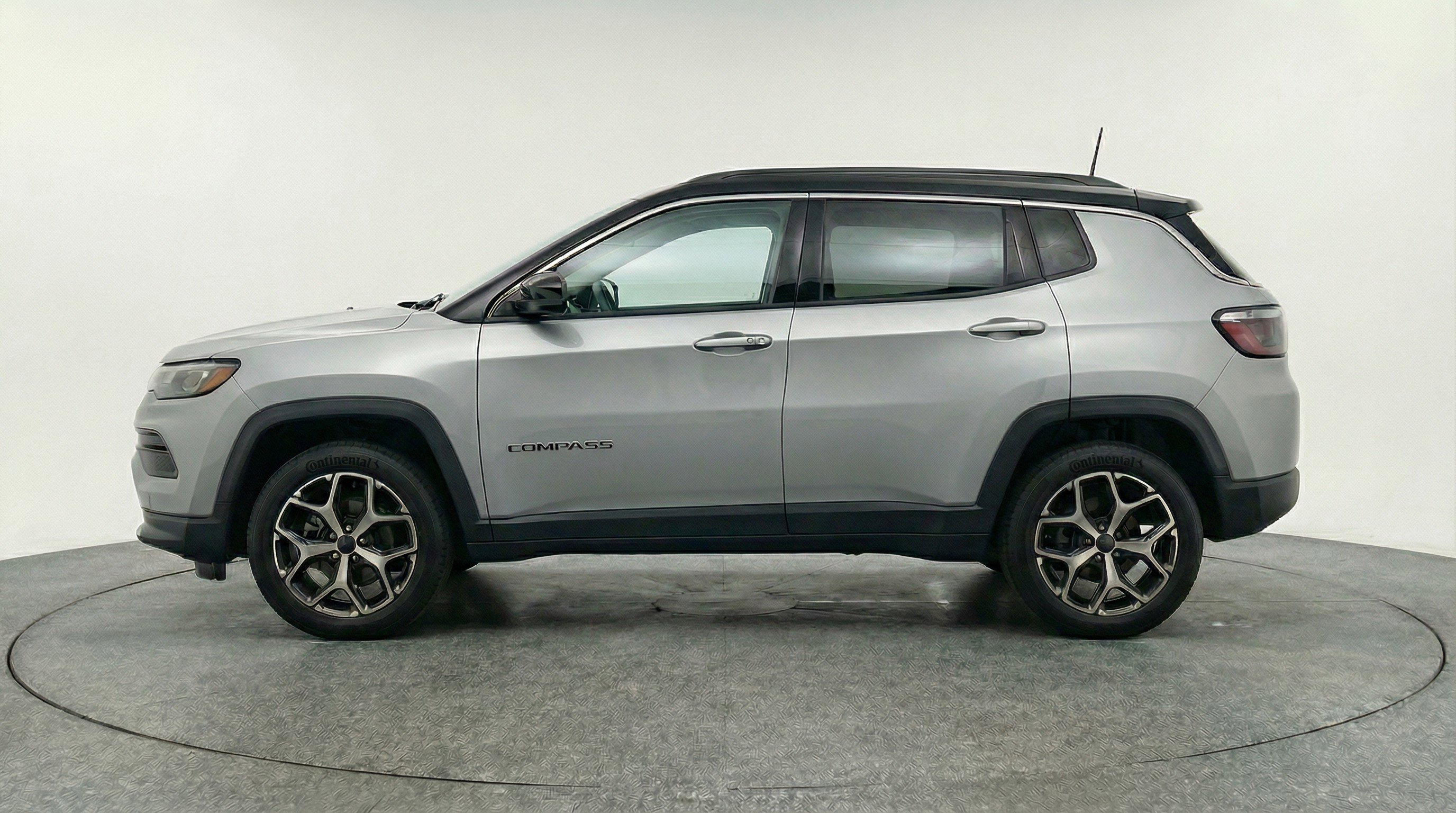 Used 2025 Jeep Compass Limited AWD/4WD image 5