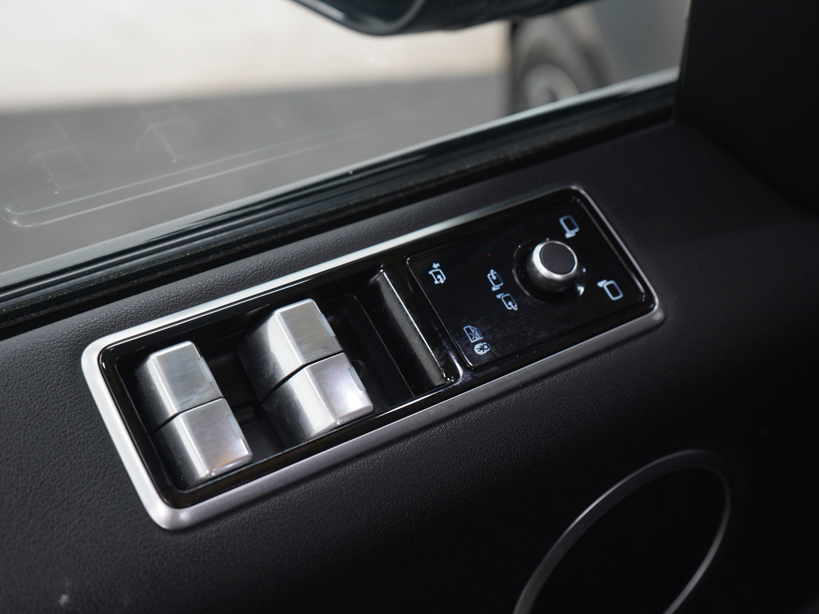 Used 2022 Land Rover Range Rover Sport HSE Silver Edition image 25