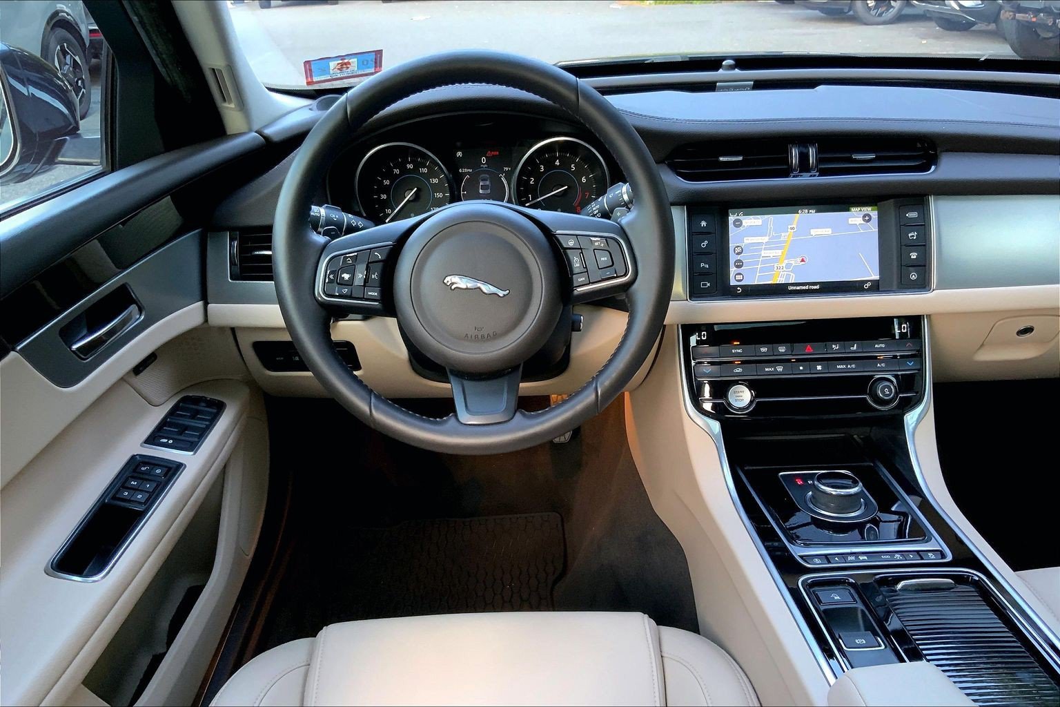Used 2018 Jaguar XF Premium AWD/4WD image 7