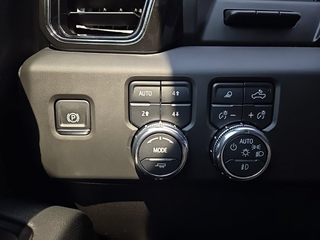 Used 2025 GMC Sierra 1500 AT4 w/ AT4 Premium Package AWD/4WD image 25