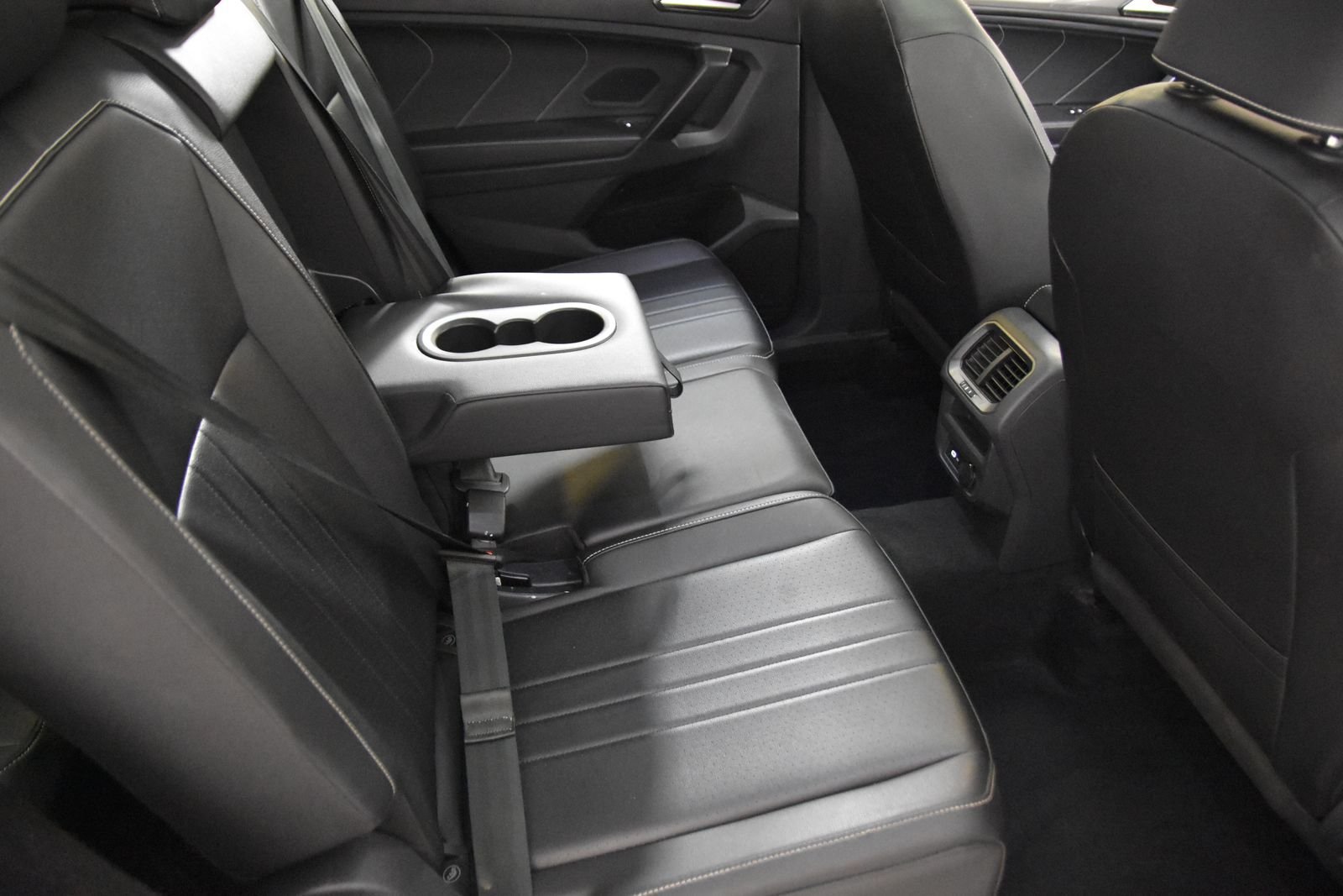 Used 2024 Volkswagen Tiguan SE FWD image 32