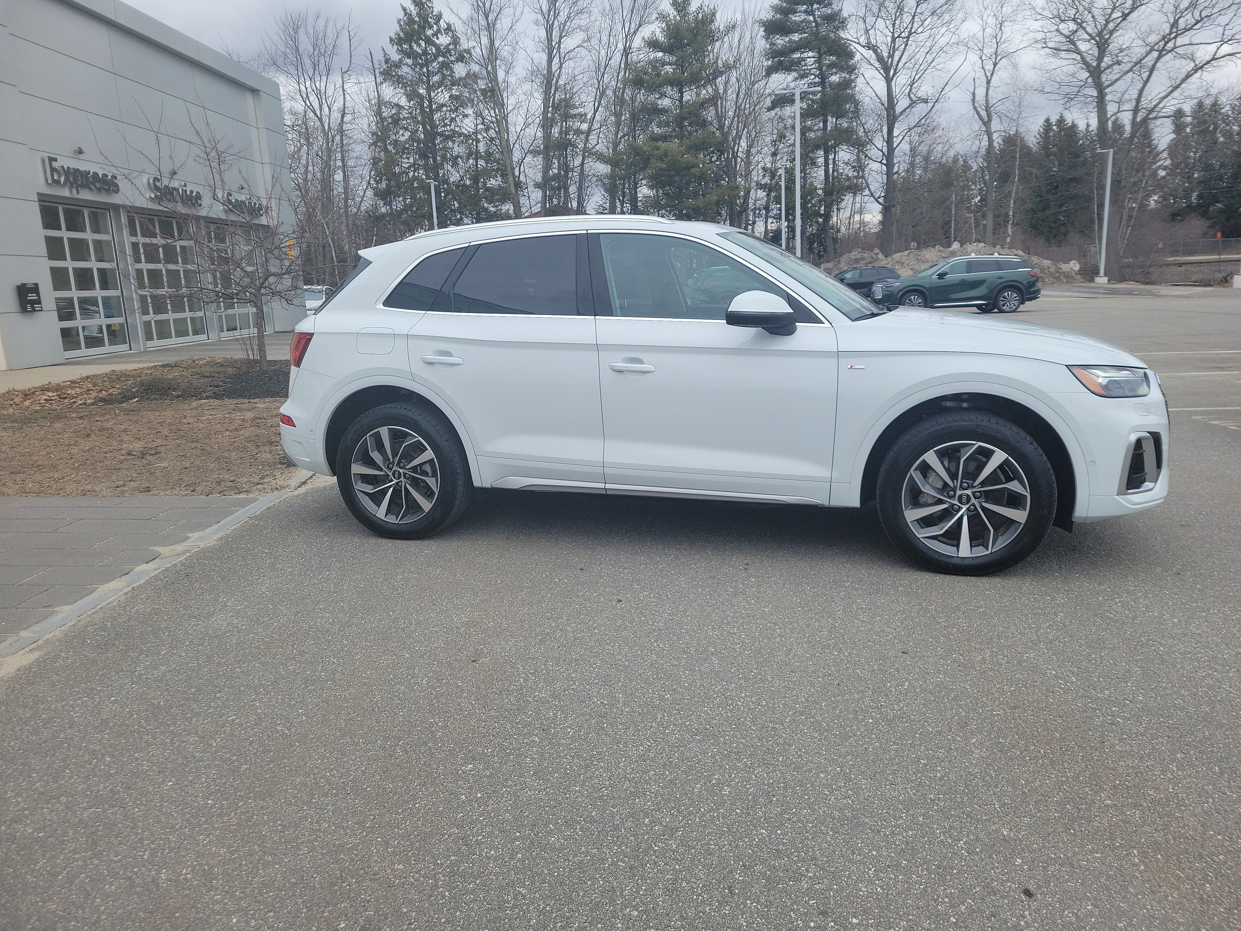 Used 2024 Audi Q5 2.0T Prestige w/ Prestige Package image 8