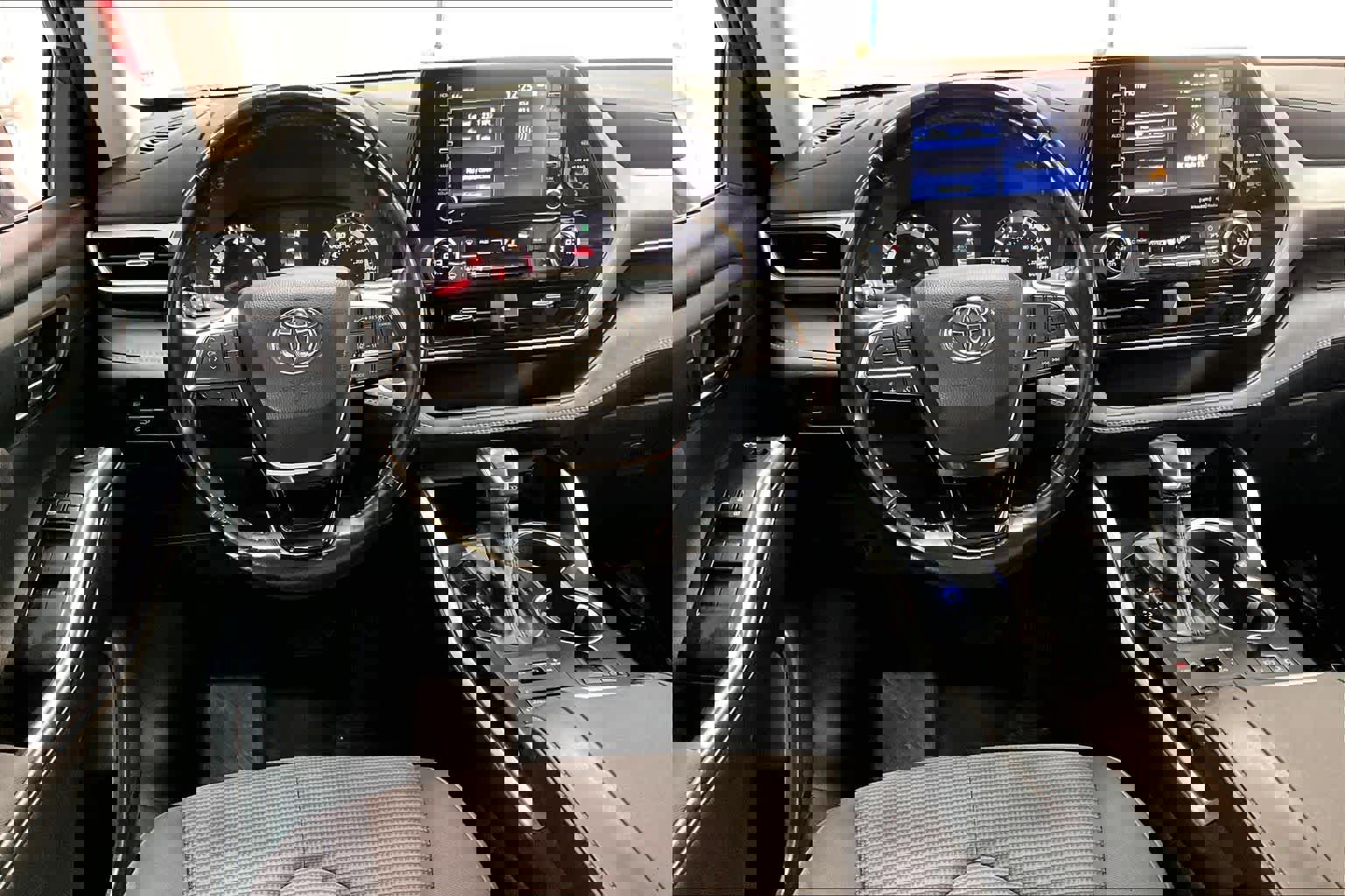 Used 2021 Toyota Highlander LE image 8