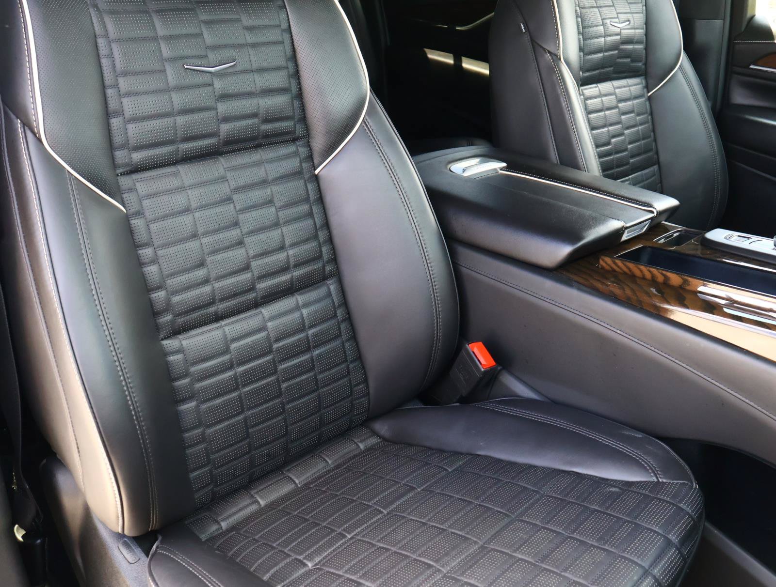 Used 2024 Cadillac Escalade ESV Premium Luxury Platinum AWD/4WD image 25