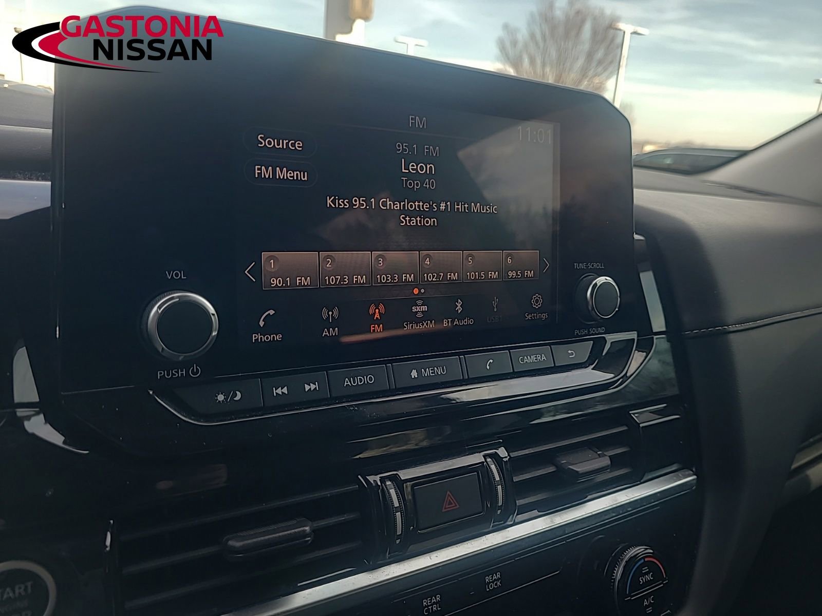 Used 2022 Nissan Pathfinder S image 34