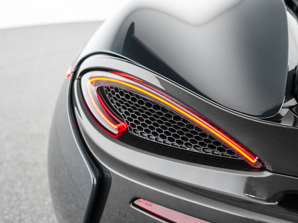 Used 2020 McLaren 620R RWD image 46