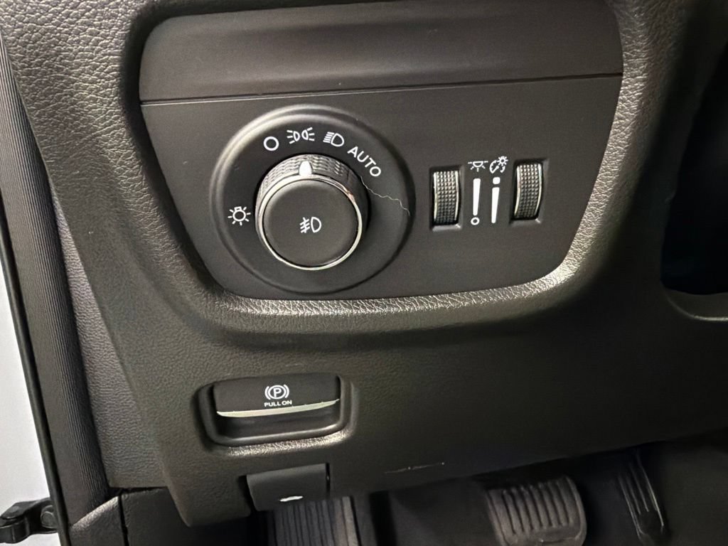 Used 2025 Jeep Grand Cherokee L Limited w/ Luxury Tech Group II AWD/4WD image 25