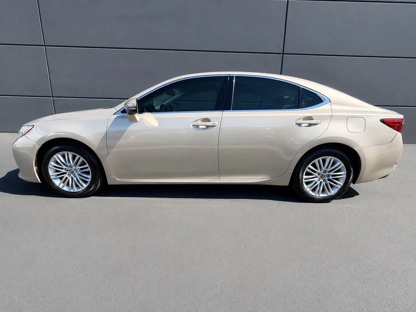 Used 2014 Lexus ES 350 w/ Luxury Package FWD image 8