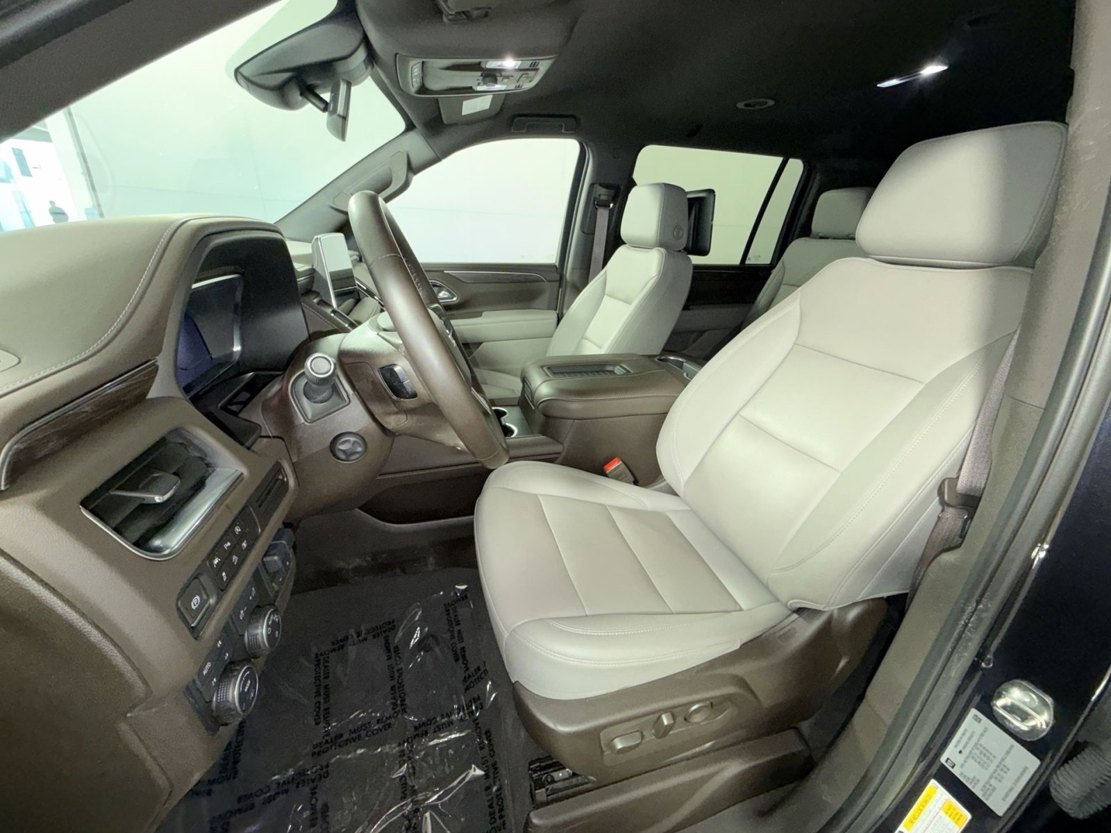 Used 2024 Chevrolet Suburban Z71 w/ Off-Road Capability Package image 13