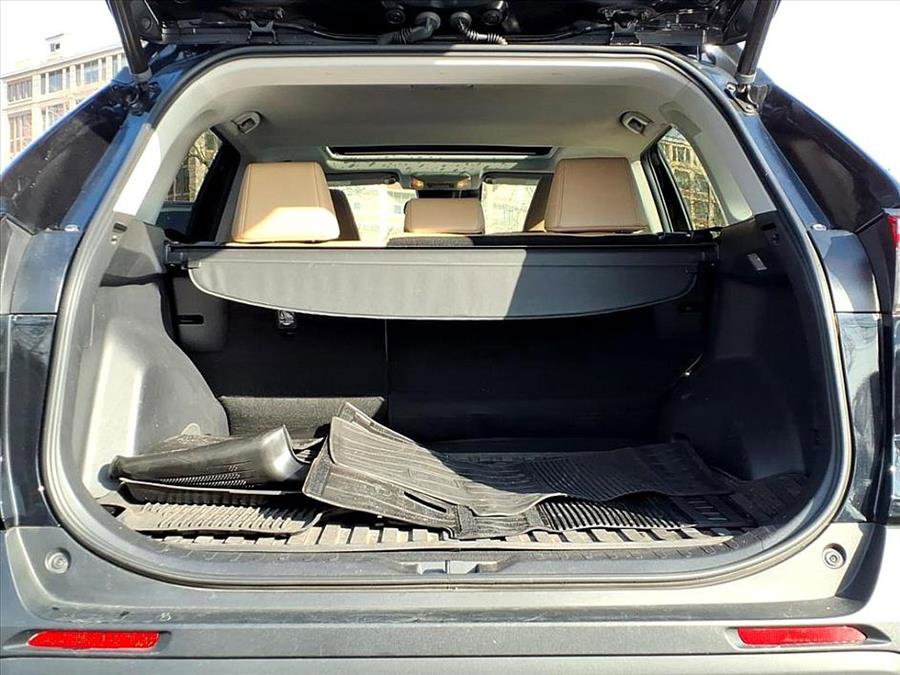 Used 2021 Toyota RAV4 XLE Premium image 9