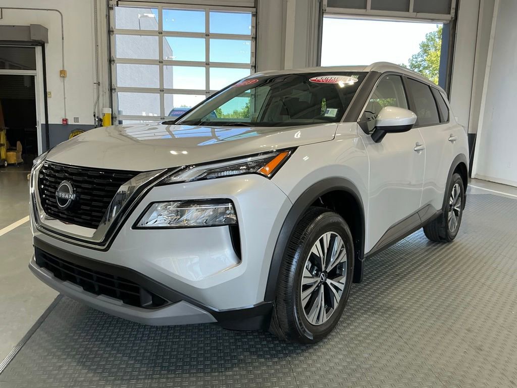 Used 2023 Nissan Rogue SV w/ SV Premium B Package FWD image 2