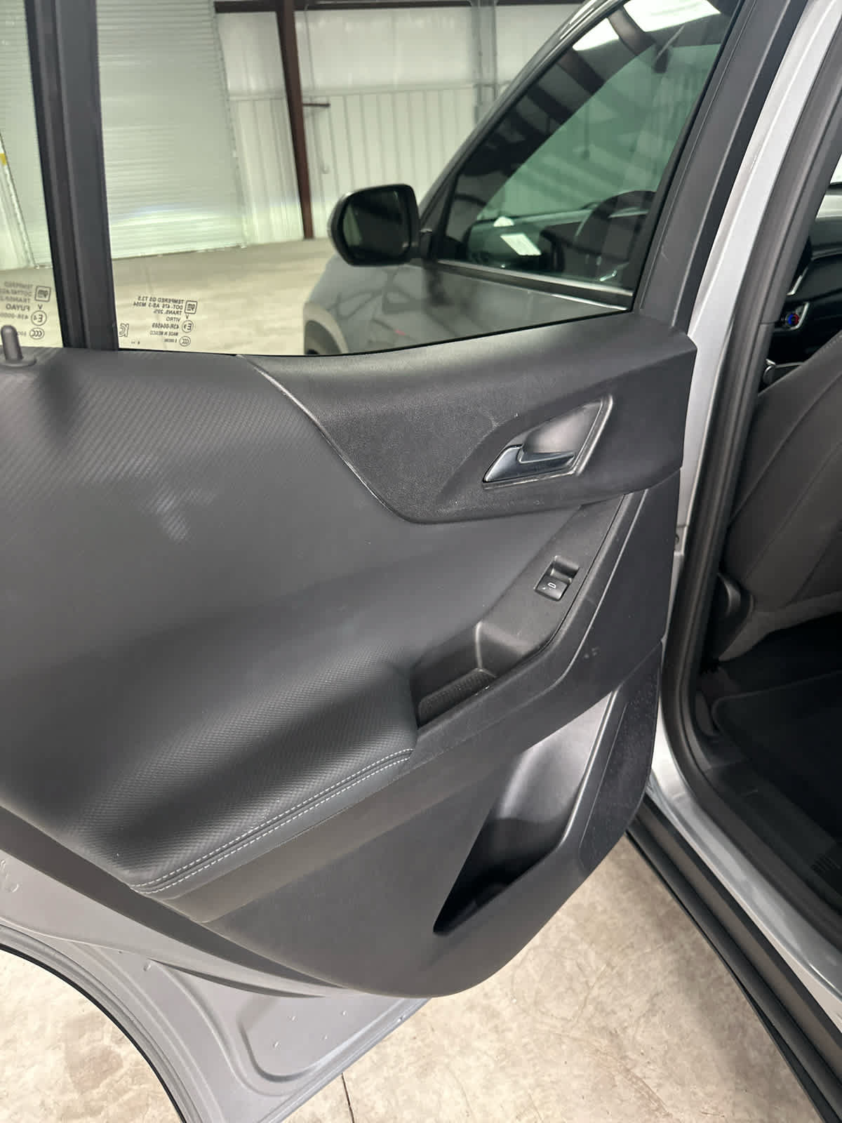 Used 2025 Chevrolet Equinox LT FWD image 19