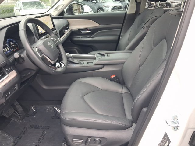 Used 2026 Toyota Grand Highlander AWD image 12