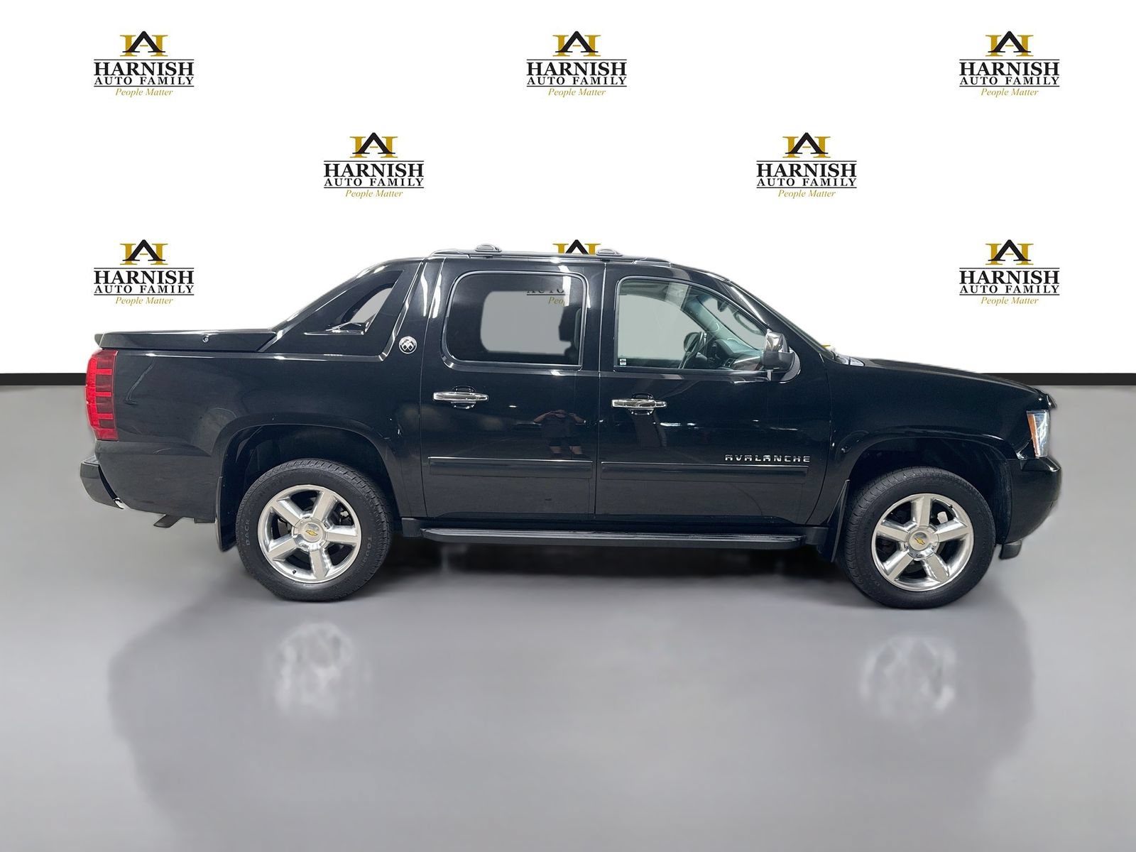 Used 2013 Chevrolet Avalanche LT w/ All-Star Edition AWD/4WD image 4