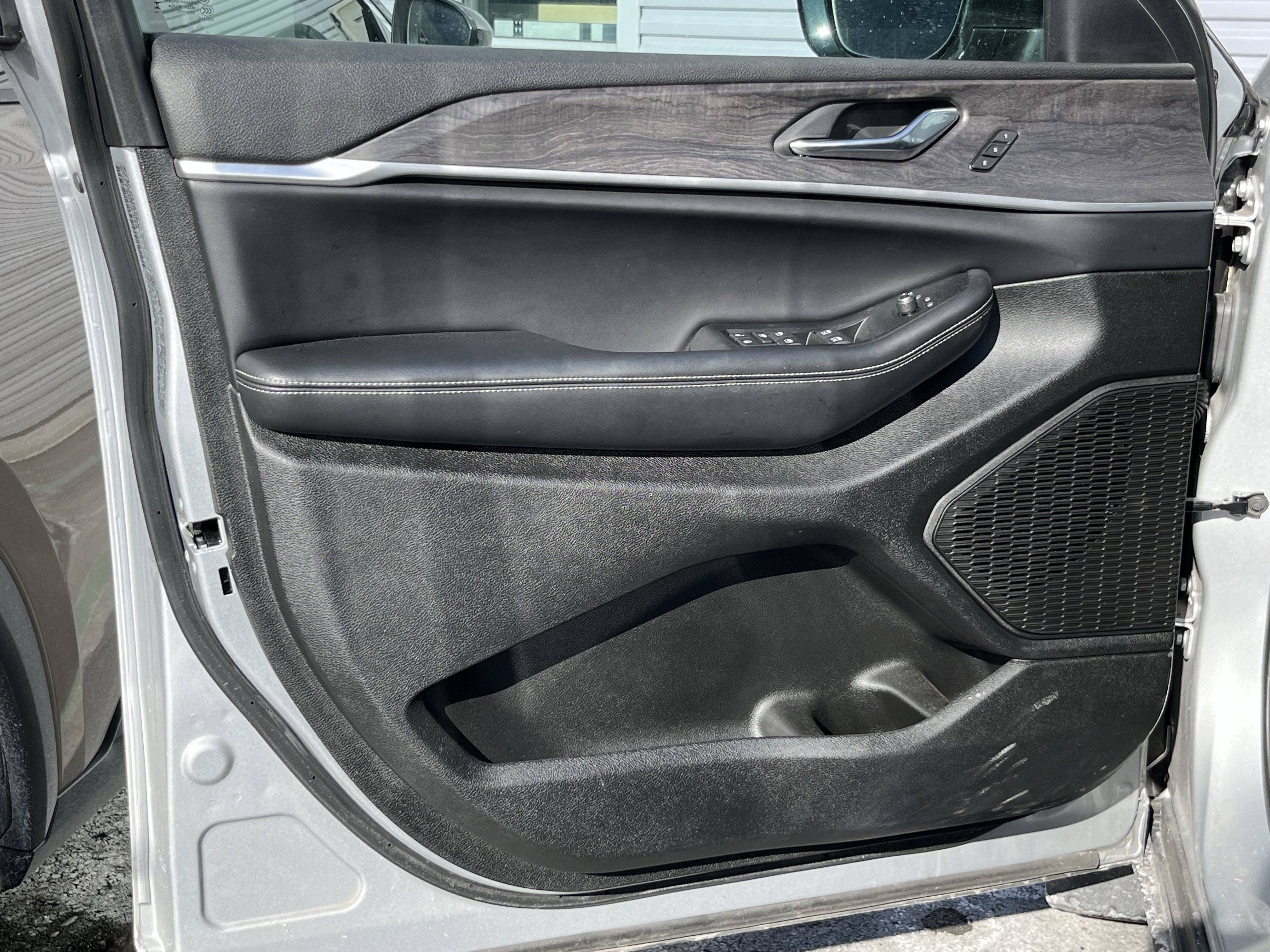 Used 2025 Jeep Grand Cherokee Limited image 13