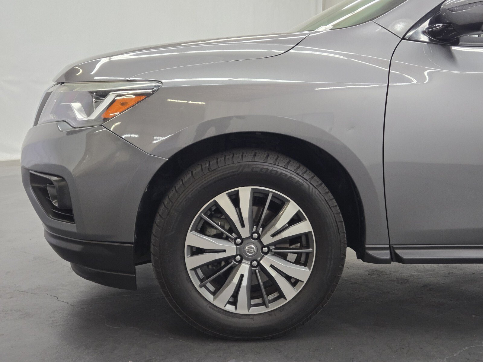 Used 2019 Nissan Pathfinder SL FWD image 6