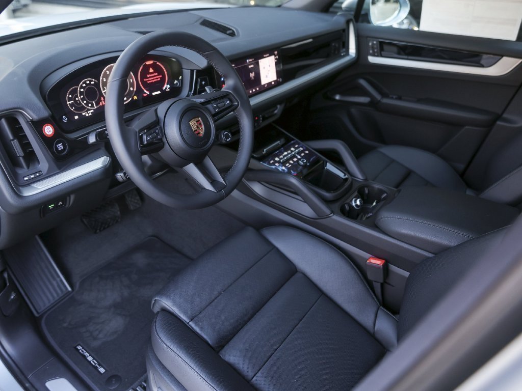 Certified 2026 Porsche Cayenne AWD/4WD image 4