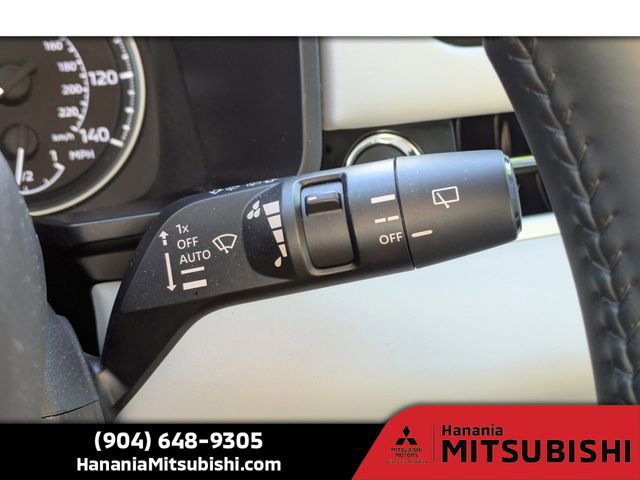 Used 2025 Mitsubishi Outlander SE image 29